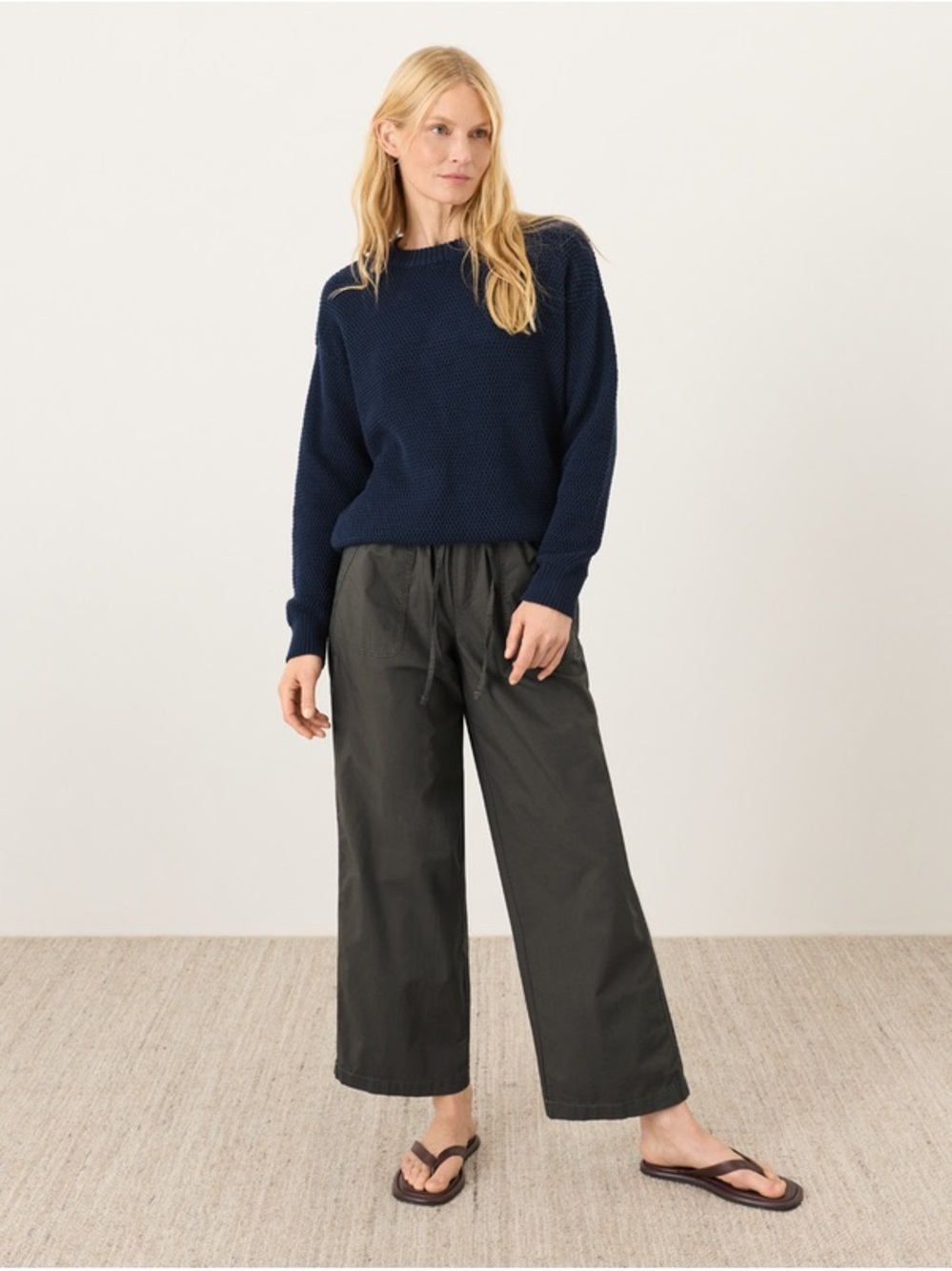 Wide-Leg Drawstring Pants in Charcoal Black